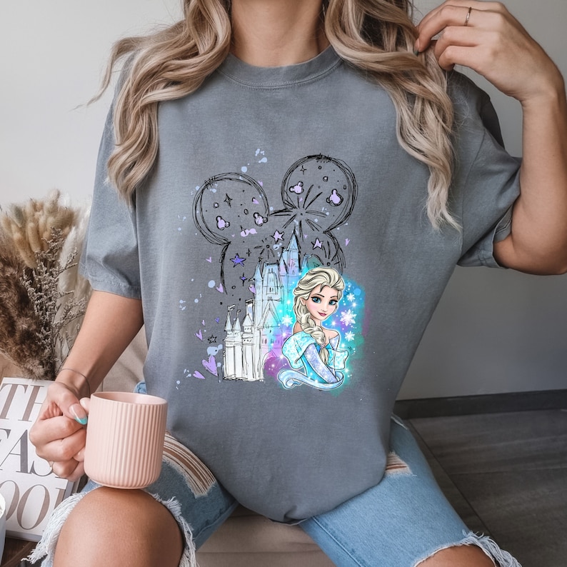 Comfort Colors® Disney Schloss Prinzessin Elsa Shirt, Prinzessin Elsa Shirt, Frozen Elsa Shirt, Schloss Shirt, Disney Magic Kingdom Shirt Bild 6