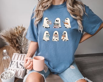 Comfort Colors® Camisa de libros de lectura de fantasmas, regalo de maestro de Halloween, suéter de libro de lectura de fantasmas, camisa de moda de temporada espeluznante, fantasma de Halloween