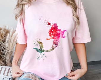Camiseta de La Sirenita Comfort Colors®, camiseta de la princesa Ariel de Disney, camiseta de princesa, camiseta de sirena en color agua, camiseta de princesas de Disney