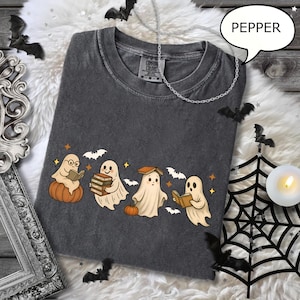 Comfort Colors® spökläsningsbok-t-shirt, Halloween-spöke-tröja, bokälskare-present, Halloween-skjorta för lärare, söt spöke och bok-tröja bild 3