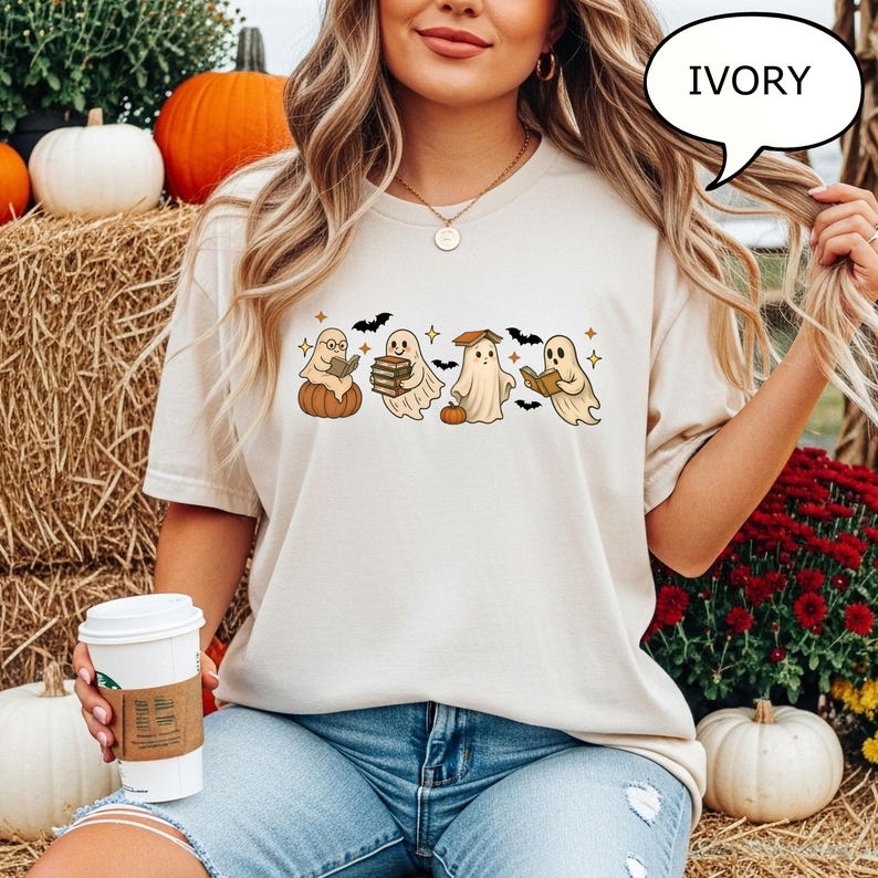 Comfort Colors® spökläsningsbok-t-shirt, Halloween-spöke-tröja, bokälskare-present, Halloween-skjorta för lärare, söt spöke och bok-tröja bild 7