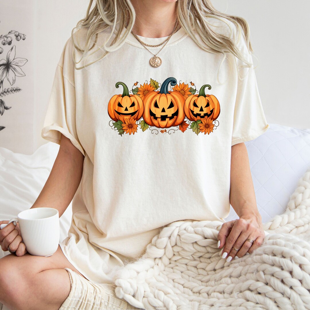 Women's Pumpkin Face T-Shirt Funny Halloween Jack O Lantern Shirt For Women Womens Graphic Tees