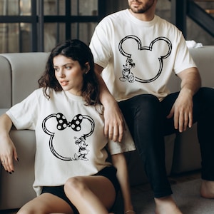 Comfort Colors® Mickey und Minnie Paar Shirt, Disney Family Shirt, Mickey und Minnie Shirt, Disney Trip Shirt, Mickey Sketch Shirt