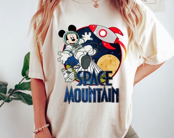 Camisa Comfort Colors® Space Mountain, camiseta Mickey, camisa Disney, camisa Disneyland, camisa Mickey Mouse, camisa de férias Disney, turnê mundial