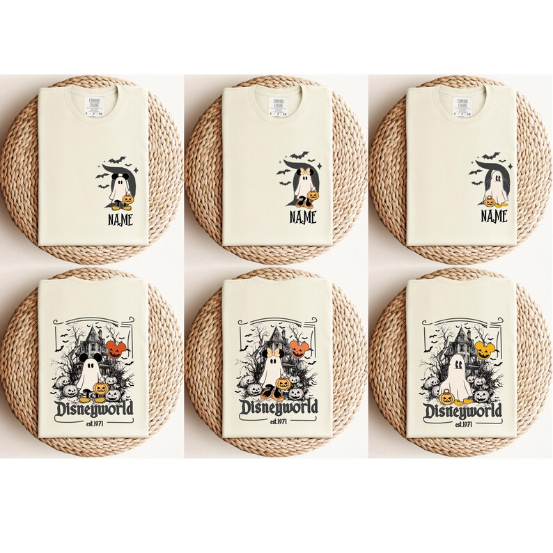 Pu&ograve; includere: T-shirt color crema con disegni a tema Halloween. Alcune magliette presentano un fantasma, pipistrelli e zucche con la scritta "NAME". Altre magliette mostrano una casa infestata, un fantasma, zucche e la scritta "Disneyworld est. 1971".