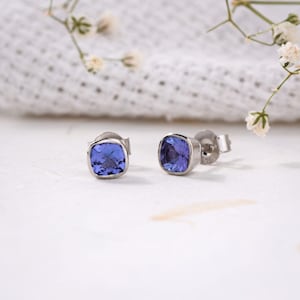 AAAA Tanzanite Stud Earring in Platinum Plated Sterling Silver, Tanzanite Earring, Stud Earring, Tanzanite Jewelry, Gift for Her
