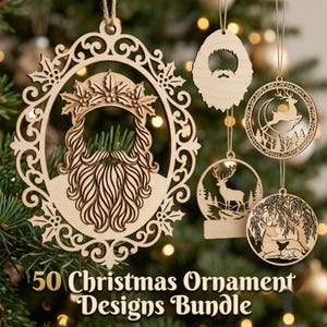 Puede incluir: Un conjunto de cinco adornos navideños de madera cortados con láser que presentan diseños intrincados, incluyendo un rostro barbudo con corona de acebo, una barba de Santa Claus y tres adornos circulares con ciervos en escenas de bosque.