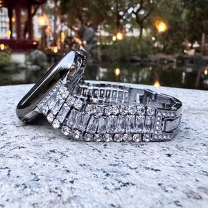 Bracelet pour montre Apple Watch série diamants bling bling argenté noir Acier inoxydable Ultra iWatch 10/9/8/7/6/5/SE 38 40 41 42 44 45 46 49 mm Femme