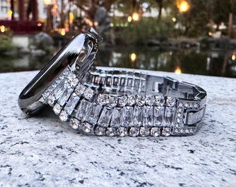 Silver Noir Elegance Bling Diamonds Apple Watch Band Series Stainless Steel 12 to SE Ultra iWatch 38 40 41 42 44 45 46 49mm Women