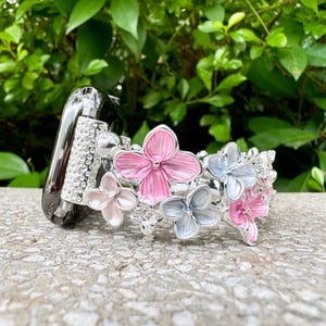 Vårblommande blommig elegans Apple Watch-armband 38 40 42 44 41 45 46 49 mm metallarmband iWatch för serie 10 9 8 7 6 5 4 3 2 1 SE presenter till henne bild 1