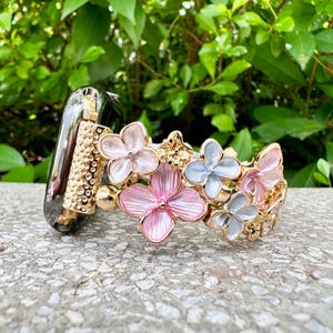 Pastellfärgade blommiga elegans Apple Watch-armband 38 40 42 44 41 45 46 49 mm metallarmband iWatch för serie 10 9 8 7 6 5 4 3 2 1 SE presenter till henne