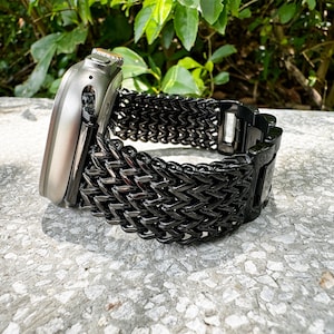 Black Wavy Apple Watch Band Stylish Premium38mm 40 41 42 44 45 46 49mm Starlight Rose Gold Metal Strap iWatch for Series 10 9 8 7 6 5 4 3 2