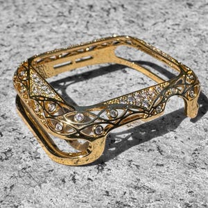 Gold Bling Elegant Filigree Diamonds Apple Watch Case Bumper Cover Metal Steel 9/8/7/6/5/SE for iWatch Band 40 41 45mm Women Gifts for Her