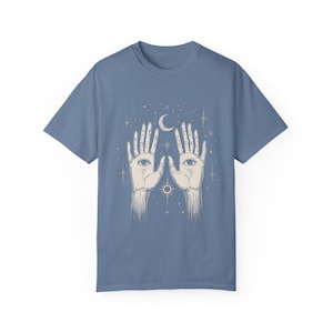 Comfort Colors Celestial Hand Eyes Moon Shirt, Mystical Hands Unisex Shirt, Boho Spiritual Tee, Astrology Shirt zdjęcie 3