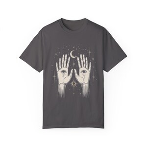 Comfort Colors Celestial Hand Eyes Moon Shirt, Mystical Hands Unisex Shirt, Boho Spiritual Tee, Astrology Shirt zdjęcie 5