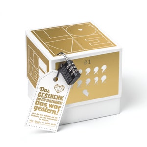 SURPRISA Rätselbox mit Goldfolie für Geschenke und Gutscheine zur Hochzeit, zum Jahrestag, Hochzeitstag, Geburtstag , Herzrätsel mit Schloss