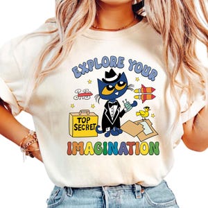 Erforschen Sie Ihre Fantasie Pete The Cat Shirt, Kinder Lese Shirt, Pete The Cat Buchliebhaber T-Shirt, Lehrer Kindergarten Shirt, Zurück in der Schule Shirt