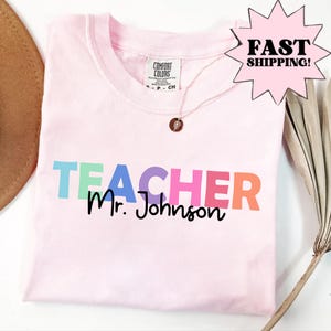 Camiseta personalizada para maestro, camiseta personalizada para maestro, agradecimiento al maestro, regalo de regreso a clases, camiseta con nombre de maestro, regalo para maestro de escuela, camiseta para el primer día