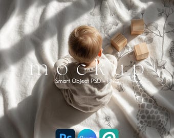 Babydecken-Mockup, leere Minky-Wickeldecke (PSD), Canva-Vorlage von Photopea, Baby auf Decke – Kinderzimmerszene