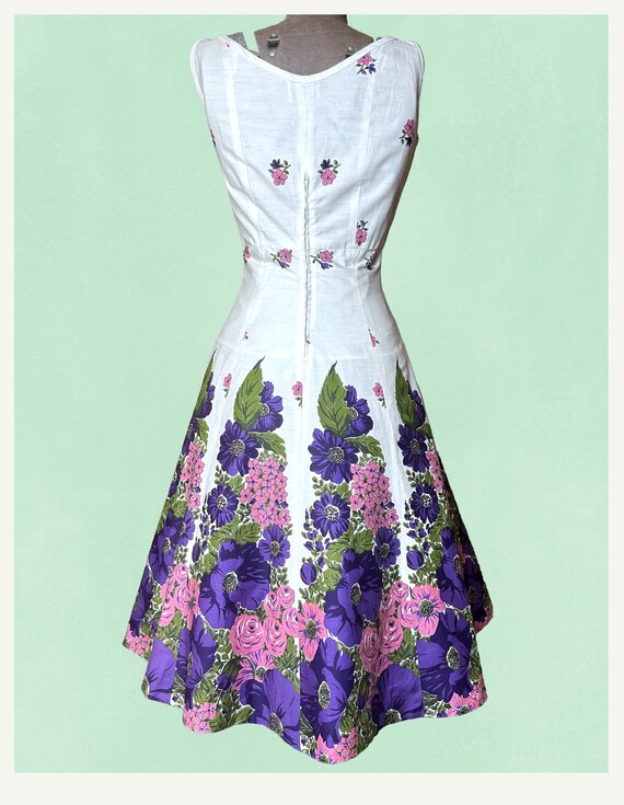 1950s/60s Vibrant Floral Border Print Dress Sm 26… - image 4