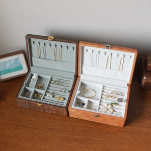 Walnut & Cherry Wood Jewelry Box: Exquisite Velvet-Lined Storage