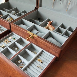 Extra Large Exquisite Unique Jewelry Box Solid Walnut Wood Deco Jewellery Box With Lock Functional Storage Box Girl Gift Home Deco