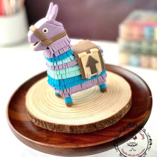 Loot llama gamer style handmade edible fondant cake topper decoration edible fondant llama for cake