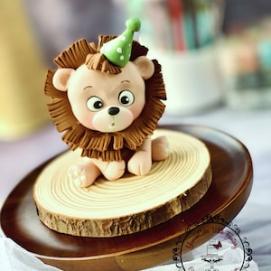 Cute baby Lion handmade edible fondant birthday cake topper jungle safari animal figure for cake, lion edible sugarpaste cake decoration