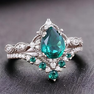 Pear Cut Green Emerald Diamond Engagement Ring Set, Vintage Bridal Emerald Wedding Ring Set, Proposal Ring Alternative Ring, Rings For Women