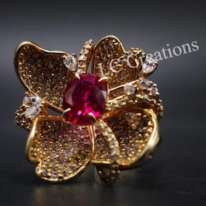 Anello cocktail con fiore di rubino rosso, anello vistoso con orchidea in oro 14 carati su argento e zirconi cubici, grande anello floreale con zirconi, regalo di compleanno unico per lei