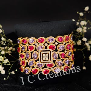 Bracelet manchette luxueux en zircon cubique rubis violet, plaqué or, orné de plusieurs pierres CZ, cadeau idéal pour elle ou pour épouse.