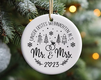 Weihnachtsbaum Ornament Unser Erstes Weihnachten als Mr. & Mrs. Mann und Frau Ehepaar aus Keramik Familie Baumschmuck Baumanhänger Kugel