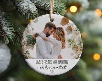 Personalisiertes Weihnachtsbaum Ornament Unser erstes Weihnachten verheiratet Dein Design Foto Wunschtext Keramik Baumschmuck Baumanhänger