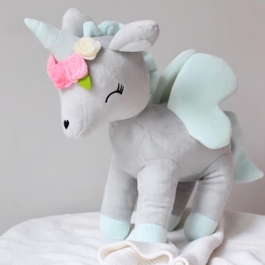 Einhorn Kuscheltier Personalisiertes Kuscheltier mit Name Vorname 32 cm Plüschtier Geschenk Geburt Einschulung Geburtstag Weihnachten Taufe immagine 2