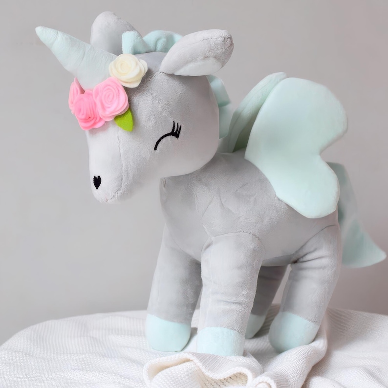 Einhorn Kuscheltier Personalisiertes Kuscheltier mit Name Vorname 32 cm Plüschtier Geschenk Geburt Einschulung Geburtstag Weihnachten Taufe immagine 2
