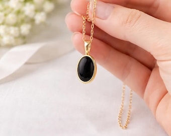 Black Onyx Oval Pendant Necklace, Gold Minimalist Jewelry, Protection Stone (12x16mm)