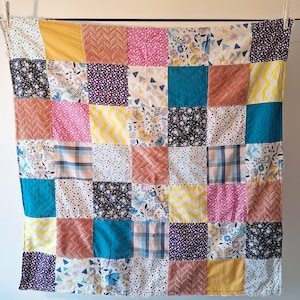 Peut inclure: Panneau en bois rustique avec l'inscription "Welcome to our home" dans un style manuscrit. Le panneau présente une finition vieillie et un design simple et accueillant, idéal pour un porche ou une entrée.