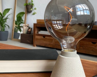 Lámpara de concreto| Lámpara de mesa única| Lámpara pequeña para dormitorio| Decoración en concreto| Lámpara de noche| small table lámpara