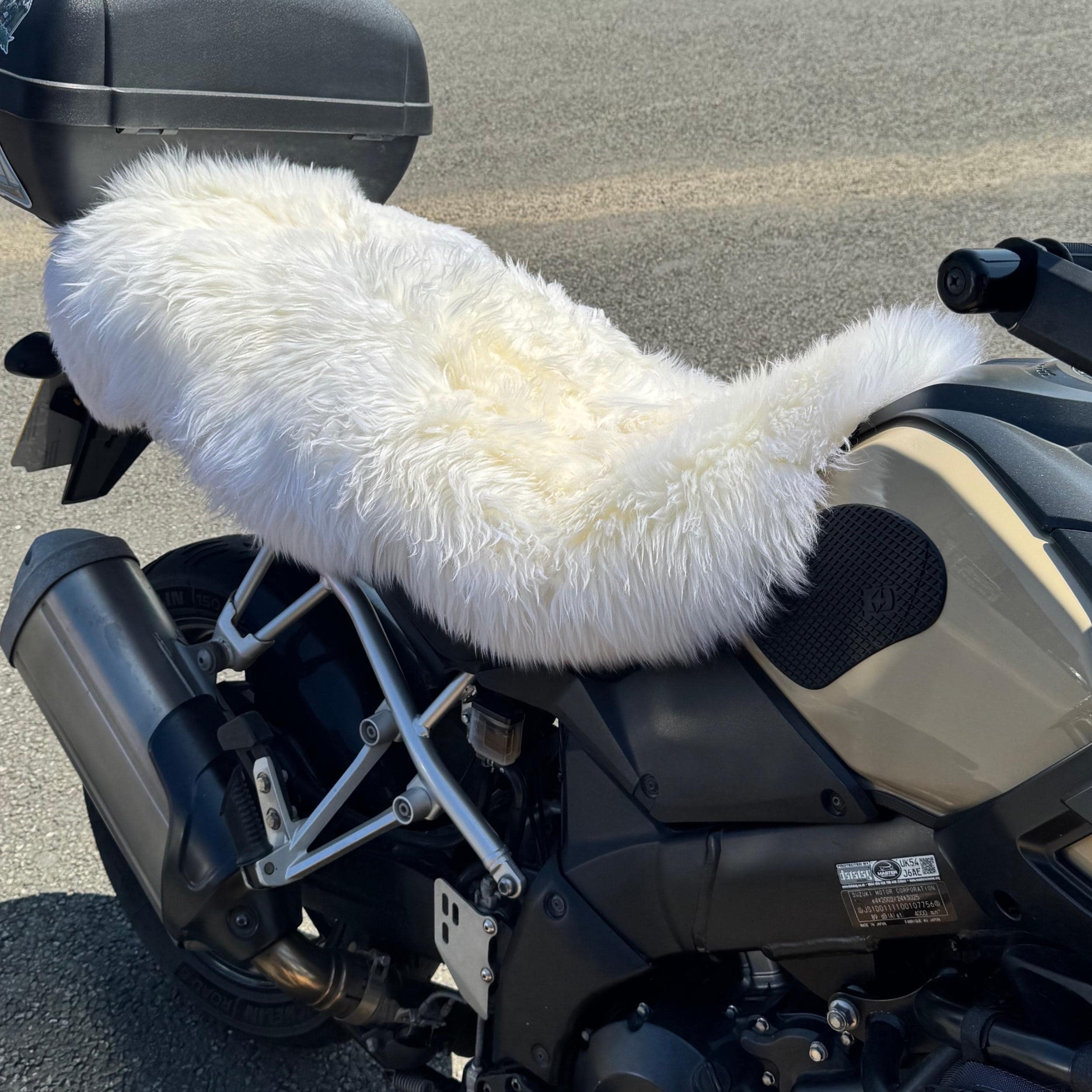リアルファーバイク椅子カバー 羊皮製オートバイシートカバー、快適シートプロテクター、安全