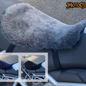 Coussin Siège Moto En Laine Mouton MotoCoverz - Noir, 35x35 Cm, Confort Longue Route, Sangles élastiques Fait Main