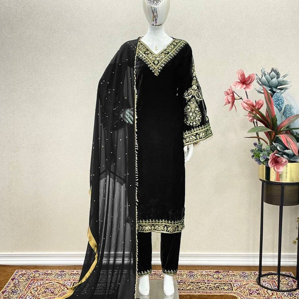 Pakistani Desginer Black color Heavy Embroidered Velvet Suit with Wotk on neck, Winter Velvet Kurta, Suits for Eid, Velvet Dress