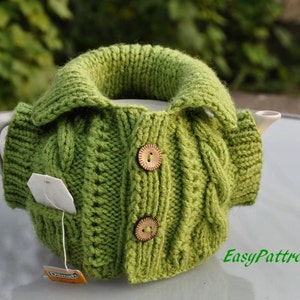 Jacket tea cozy with a pocket pattern, suitable for 4-6 cup pots about 1 liter volume. Six pages of detailed step-by-step instructions accompanied by pictures. Two small buttons added.