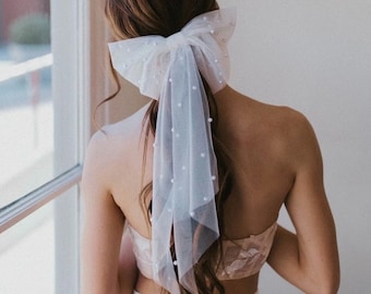 Pearl Bow Wedding Veil: Short Tulle Bridal Veil Comb
