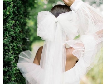 Bridal Bow Veil with Comb: Waltz - Knee Length Tulle Wedding Veil
