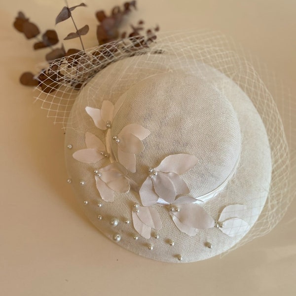 Bridal Fascinator Hat Birdcage, Flower Pearl Wedding Hat with Mesh Veil, Cream Top Hat Face Tulle