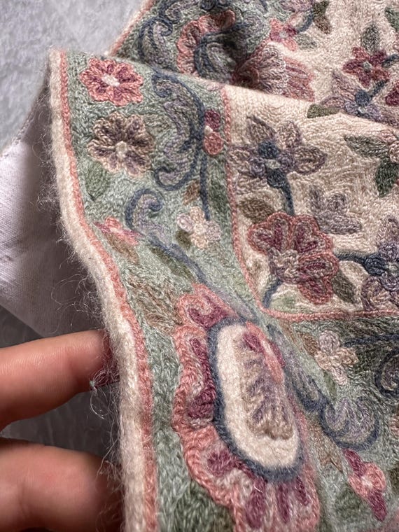 花柄刺繍手織りラグ 花柄刺繍手織りラグ ラグ 花柄 花柄刺繍手織りラグ 花柄ラグ -