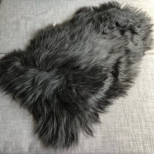 Tappeto in pelle di pecora naturale Tappeto in pelle di pecora islandese nera Coperta in pelle di agnello di alta qualità, pelo di animale su pelliccia Tappetino da pavimento 2 x 3 piedi