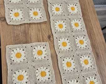 Neutral Daisy Placemat & Runner