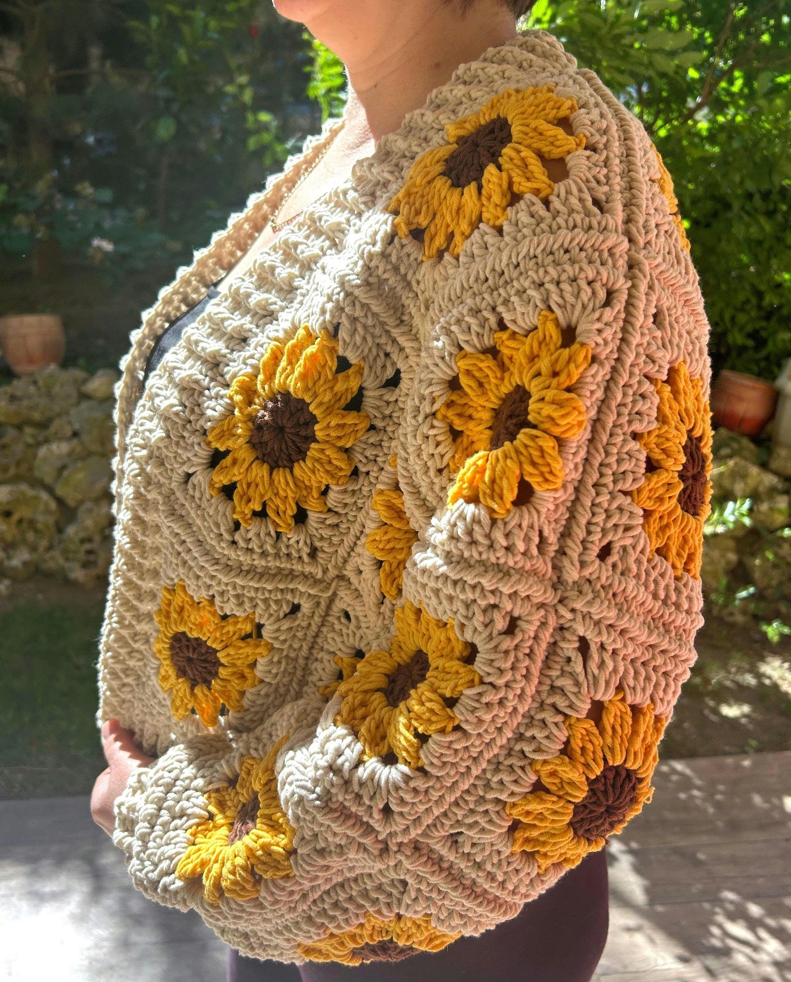 Gehäkelter Sonnenblumen Cardigan