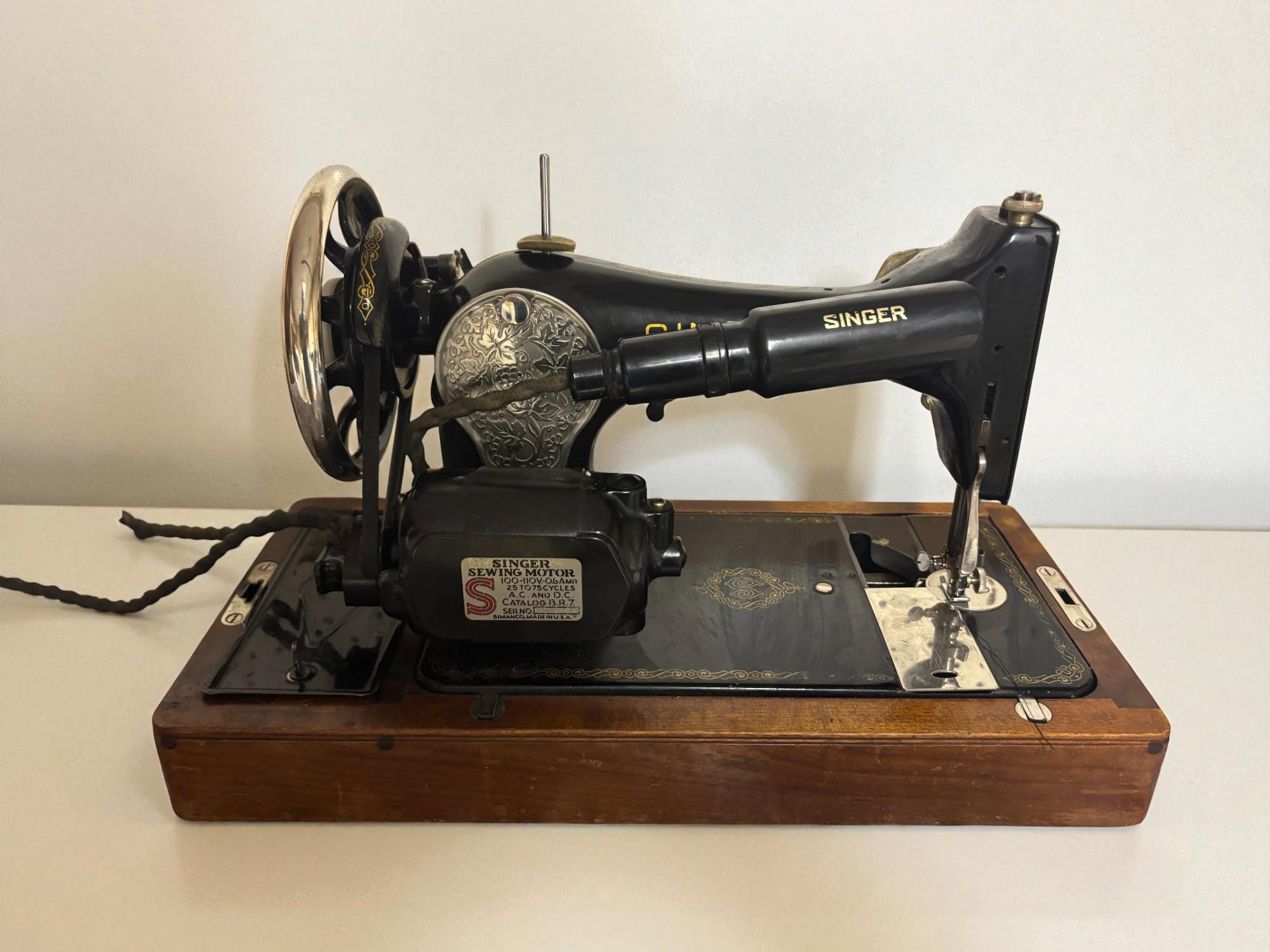 ヴィンテージ シンガーミシン 1930年代 ブラック 木製キャリングケース 